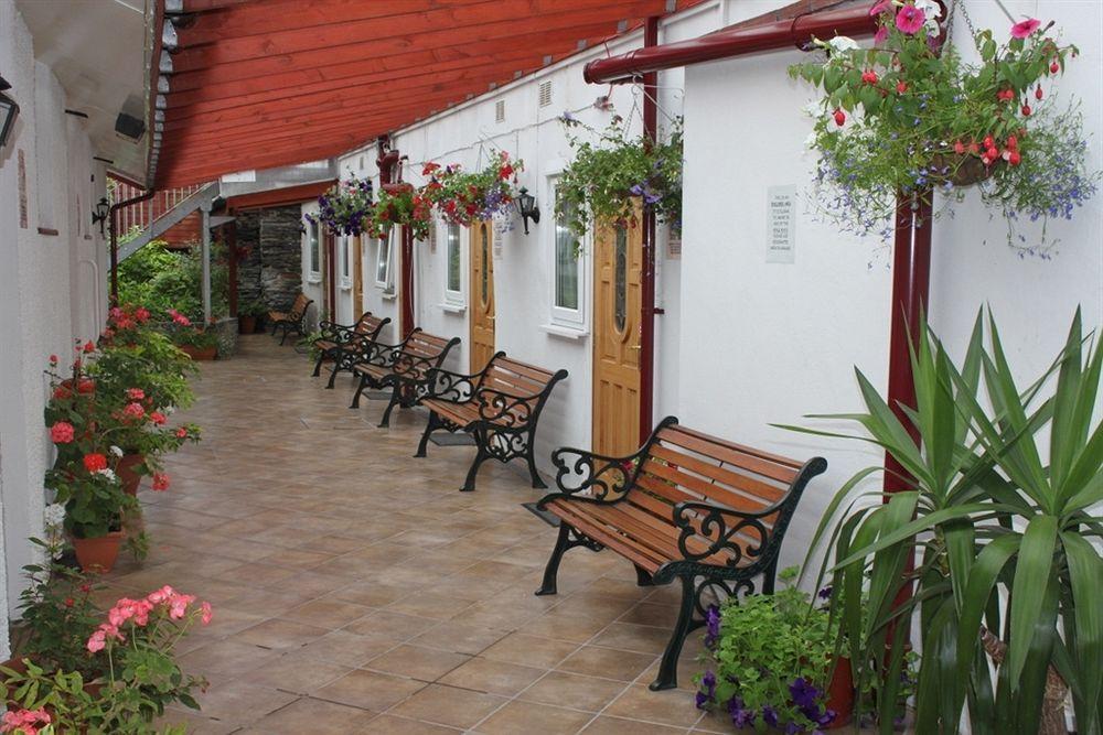 Royal Sportsman Hotel Porthmadog Exterior photo